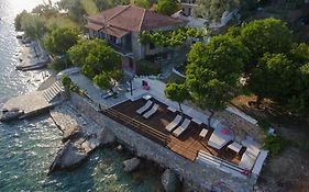 Melies- Seaside Boutique Apartments